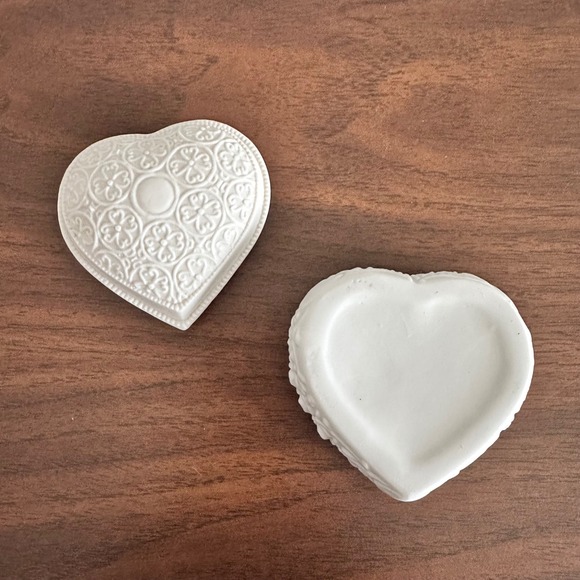 Vintage Porcelain Heart Jewelry Box With Lid Trinkets White Floral Cottagecore - Picture 4 of 5